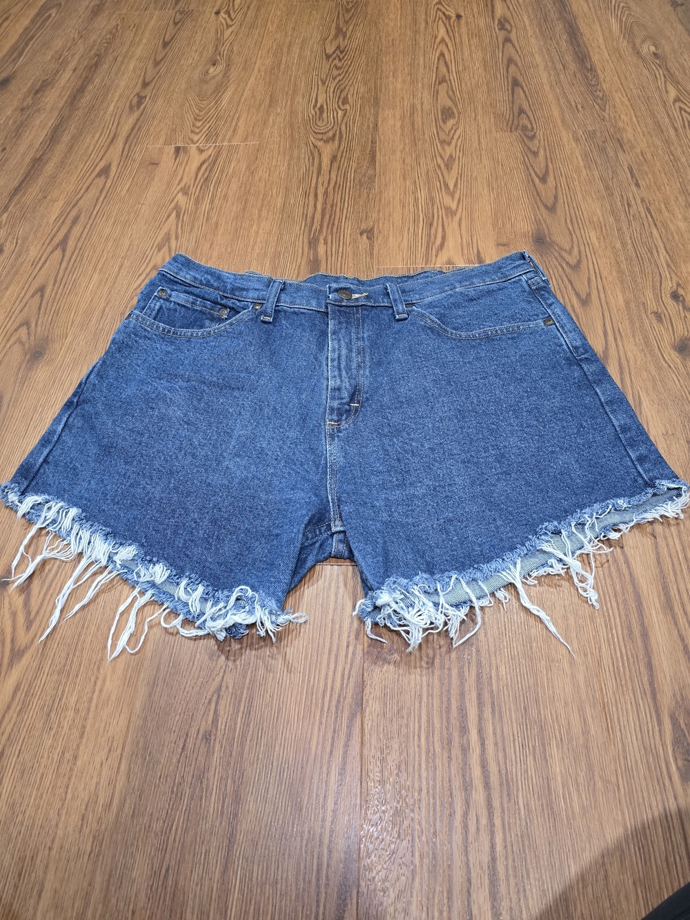 High-Waist Frayed Hem Denim Shorts - Blue